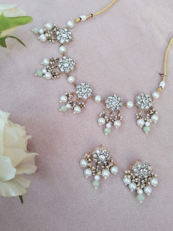 Aksi Choker Set